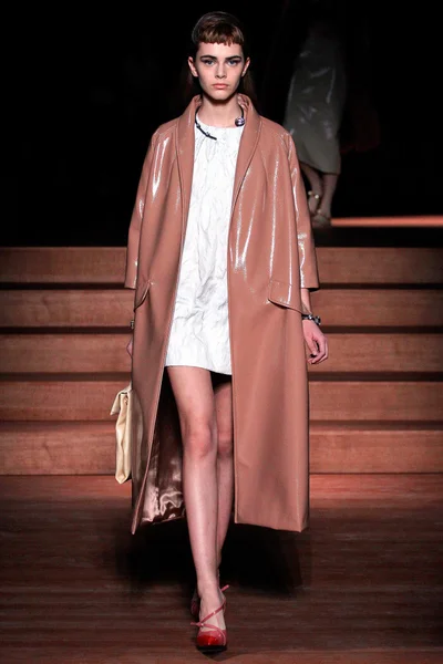 Look 19